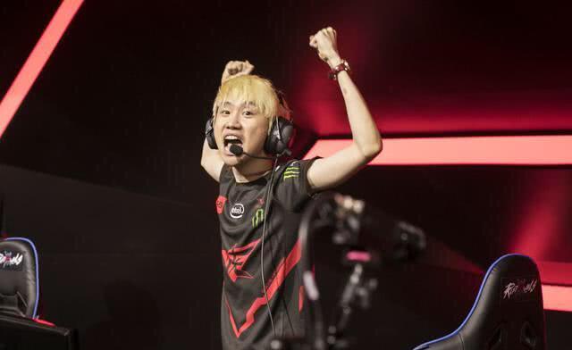 的中场球员 的中场球员