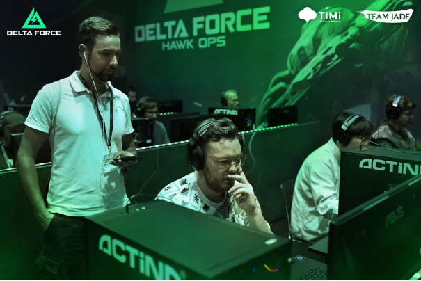 宁王吐槽IG教练，和朱开是一个水平，调侃他们两人都是神人